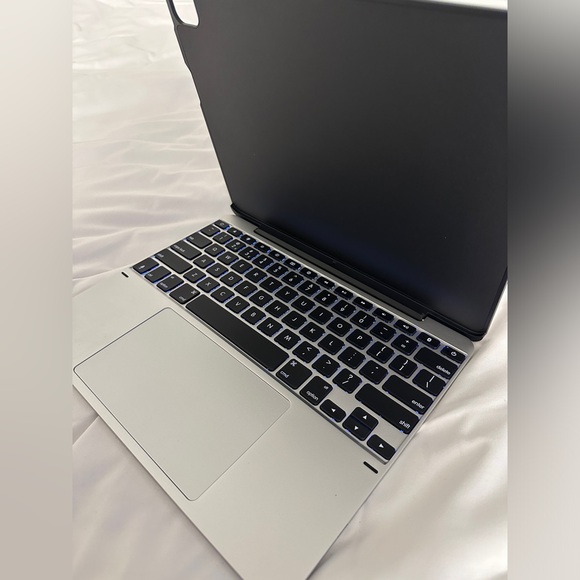 Wireless keyboard case with trackpad - Picture 2 of 7